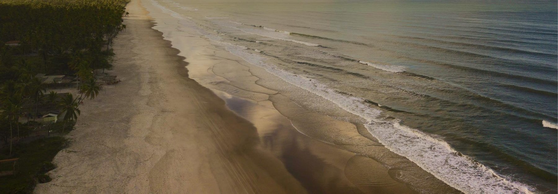 Litoral de Ilhéus visto do alto, ao entardecer