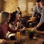 Pessoas em um restaurante